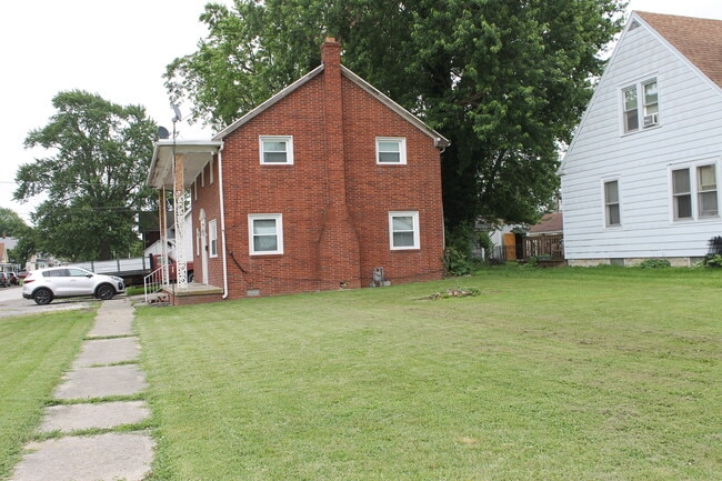 Building Photo - 727 Washington St