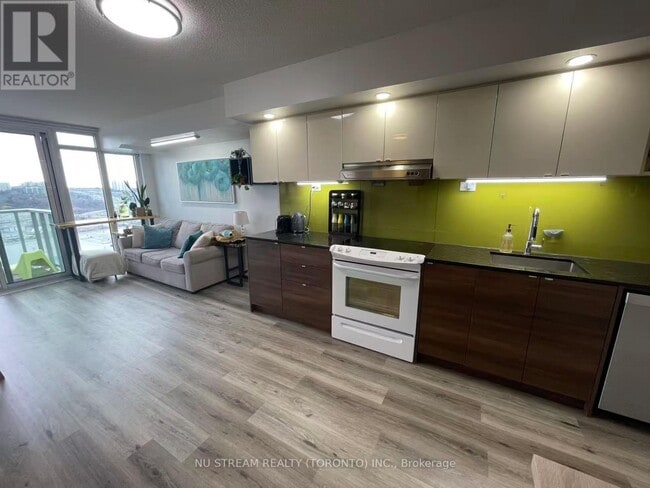 Photo du bâtiment - 121 McMahon Dr