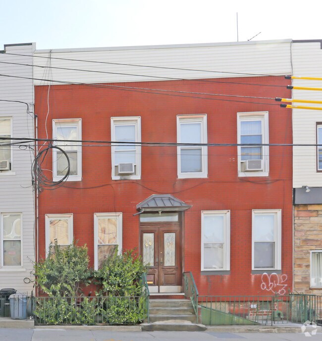 Building Photo - 6815 Forest Ave