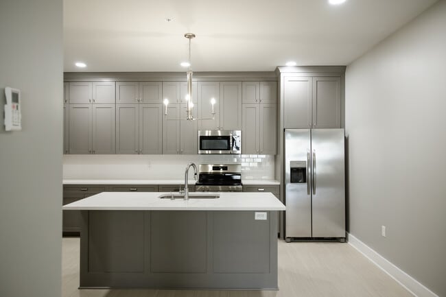Building Photo - 1430 Lelia Dr
