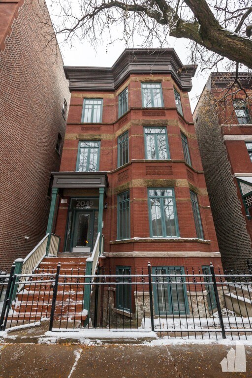 Foto del edificio - 2049 N Sheffield Ave