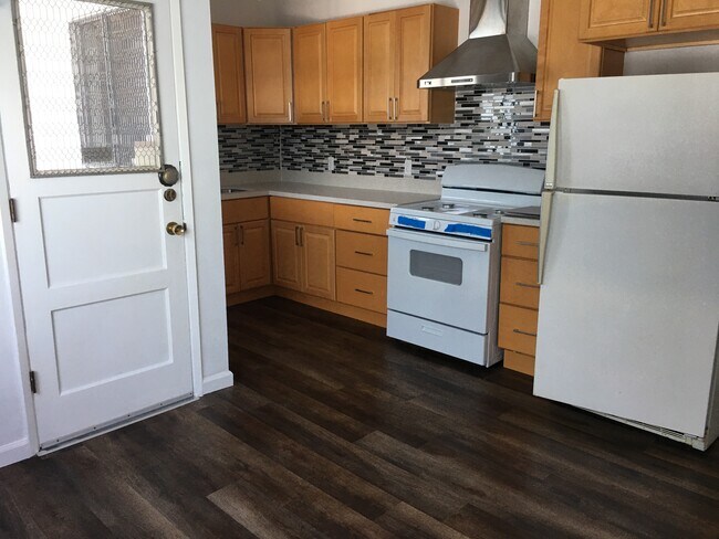 Foto del edificio - 744 Lake St