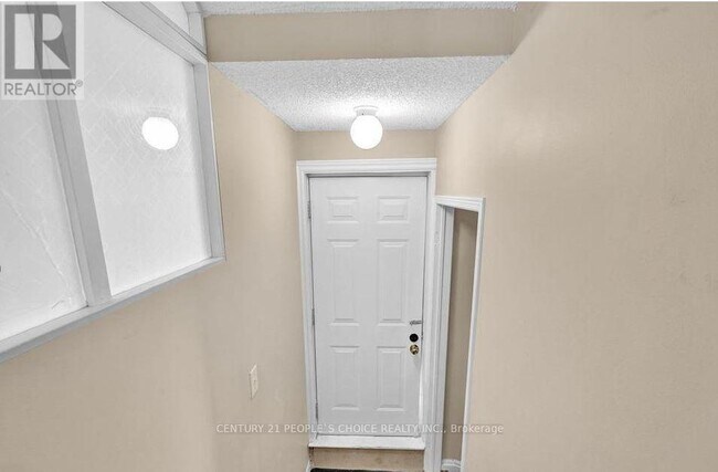 Photo du bâtiment - 104 Larkspur Rd