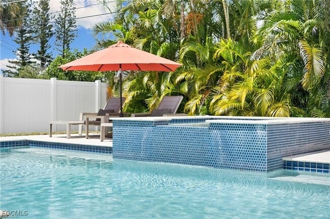 Building Photo - 521 102nd Ave N