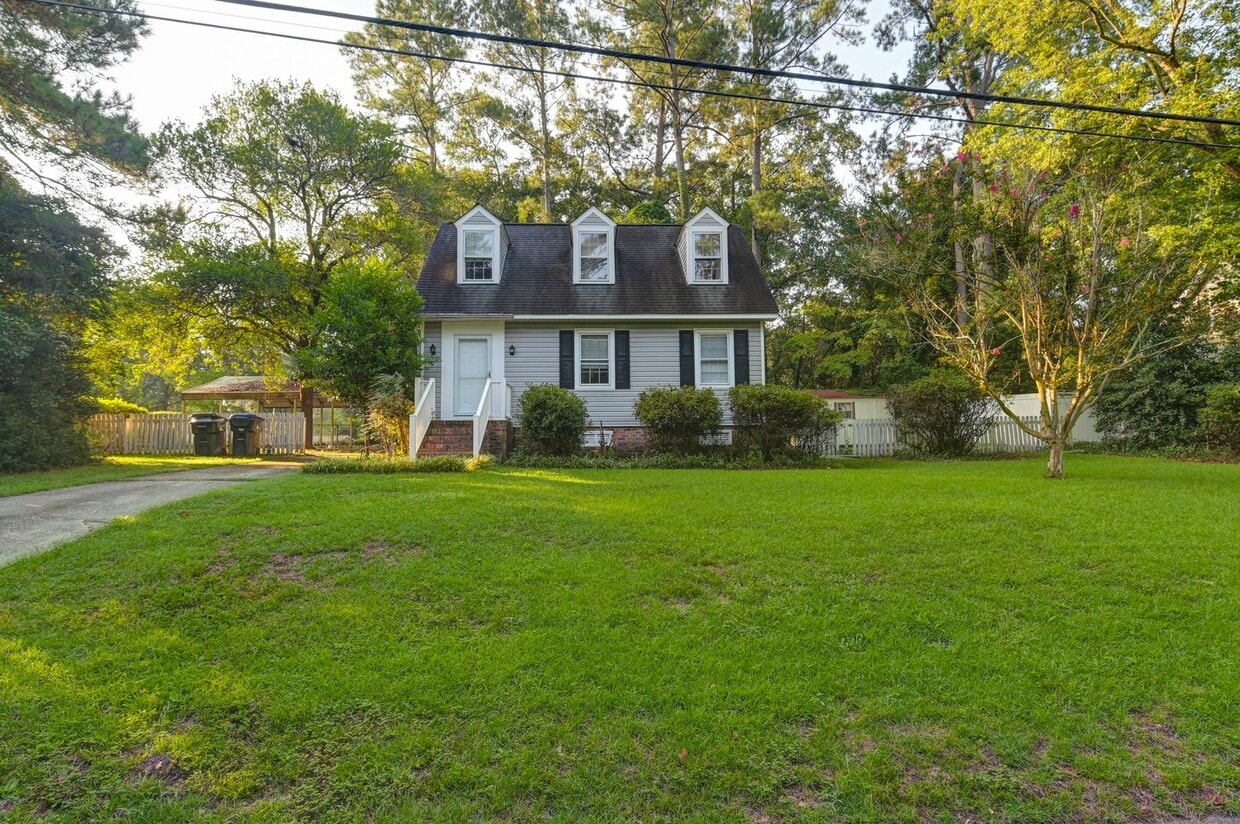 Foto principal - Charming 3-Bedroom Home in Forest Trace – ...