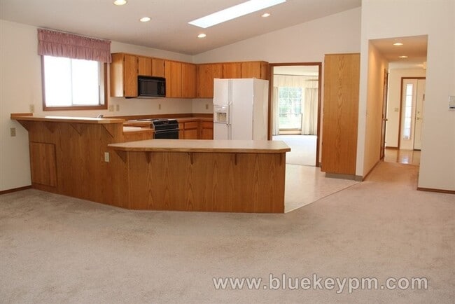 Photo - 3 Bed 1.5 Baths Home in East Cascade Park