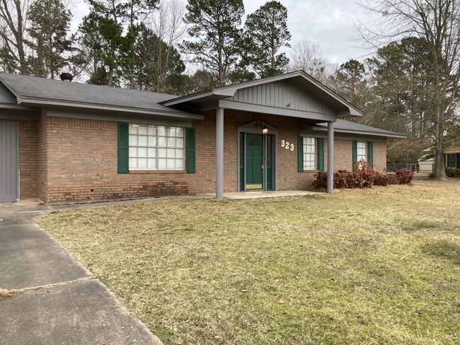 Building Photo - 323 Red Bluff Rd