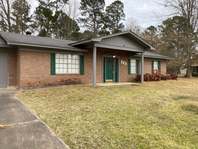 Foto del edificio - 323 Red Bluff Rd