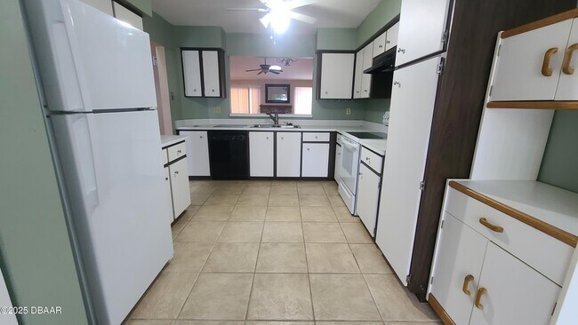 Building Photo - 140 Laughing Gull Ct