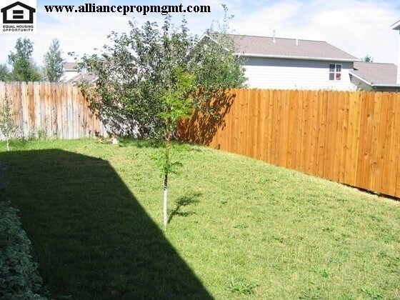 Building Photo - Affordable Spacious, Split-Level 4 Bedroom...