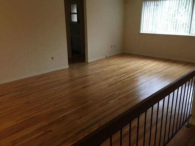living room - 1706 Muriel Ct