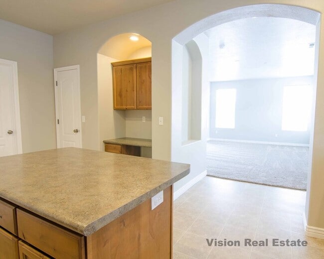 Building Photo - 1054 W 70 N