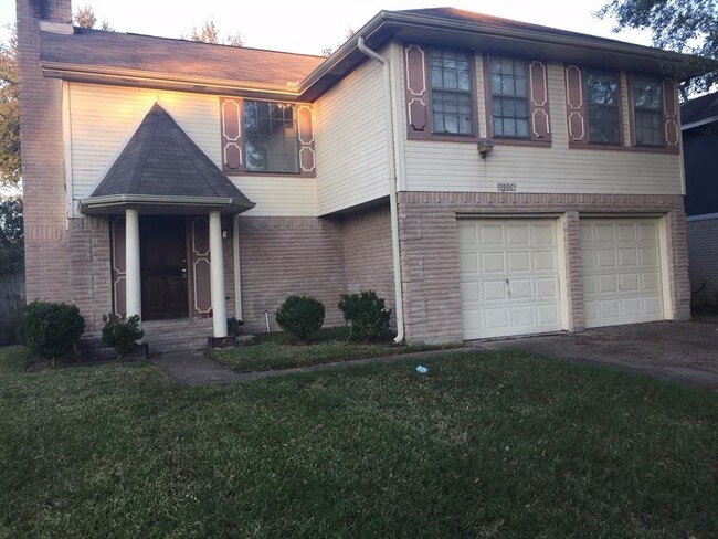 Building Photo - 15506 Wildwood Lake Dr