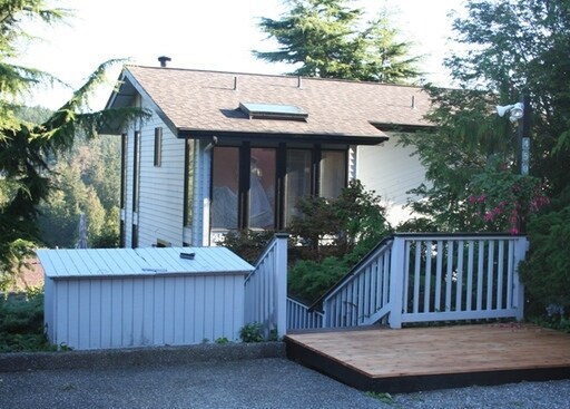 Primary Photo - 4509 Kingsway