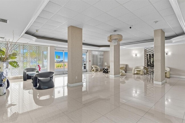 Building Photo - 1833 S Ocean Dr