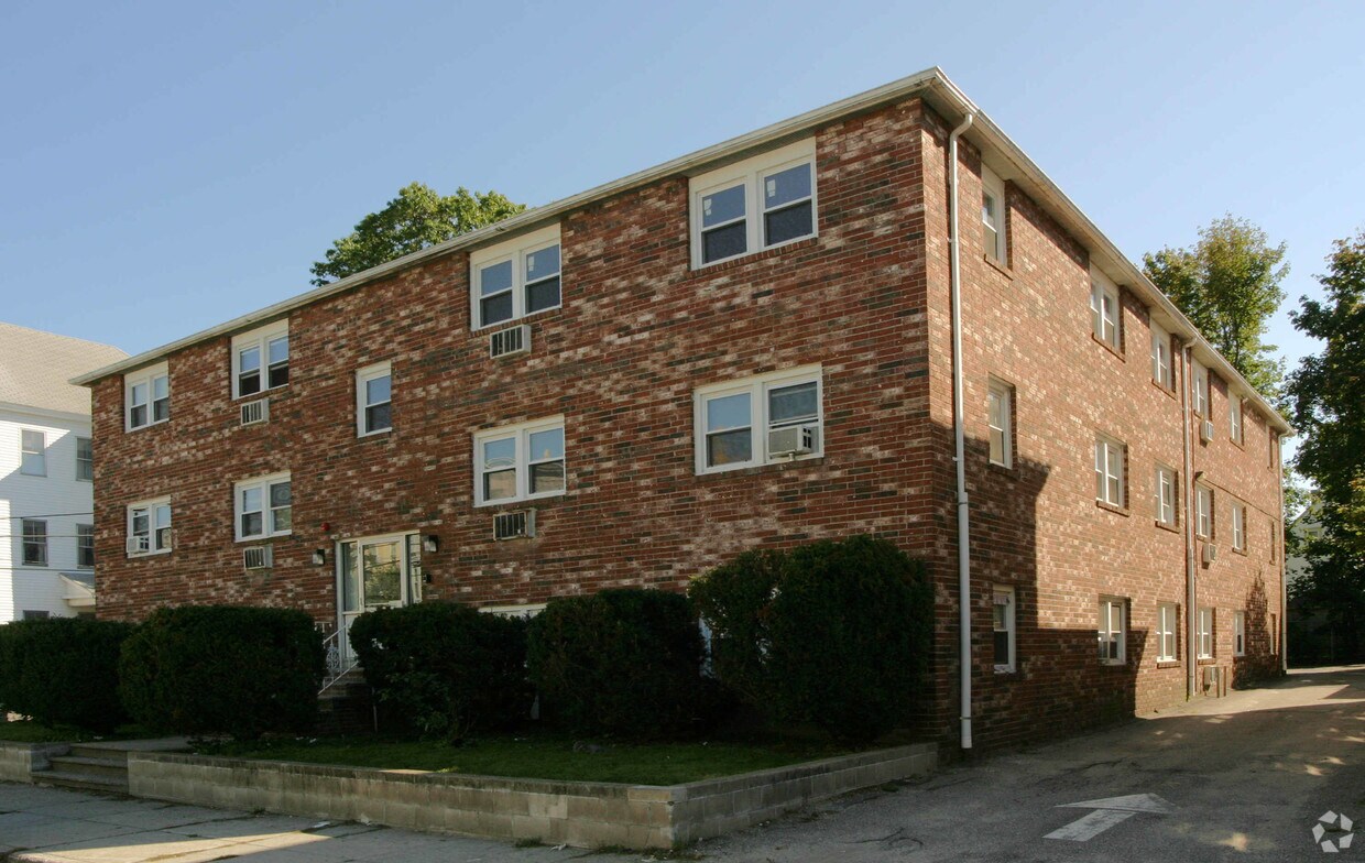 239241 Farnham St, Lawrence, MA 01843 Apartments in Lawrence, MA