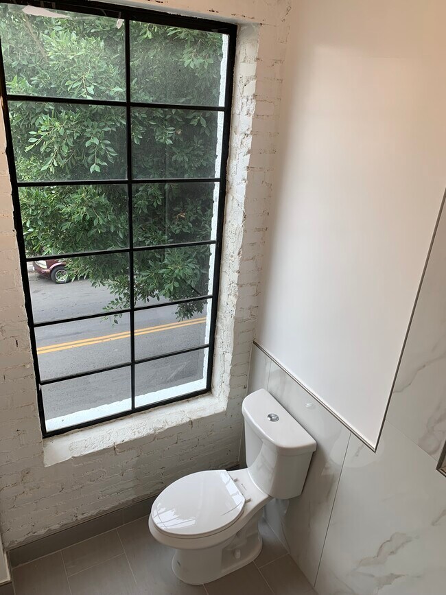 Foto del edificio - 1409 W 11th St