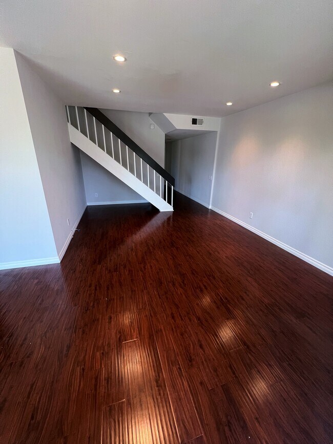 Building Photo - 10587 Caminito Basswood