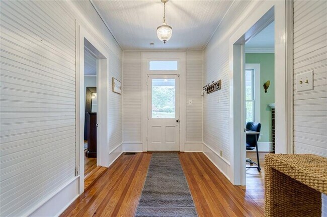 Building Photo - 1987 Knight Ct SE