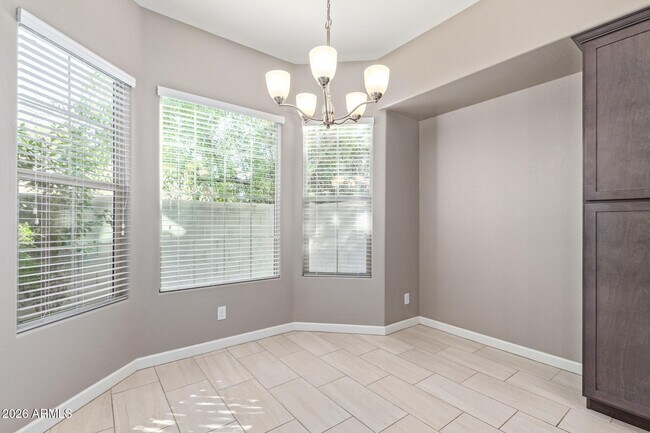 Foto del edificio - 3059 N 33rd Pl