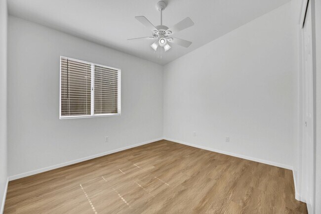 Building Photo - Large single story in Henderson