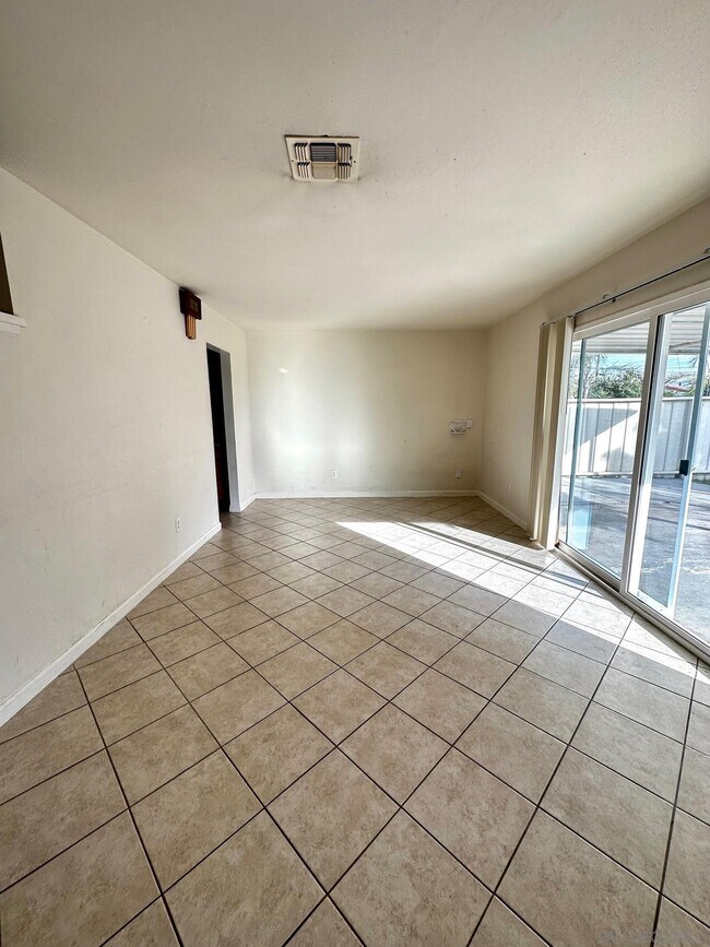 Foto del edificio - 7267 Gatewood Ln