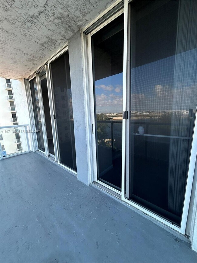 Foto del edificio - 5085 NW 7th St