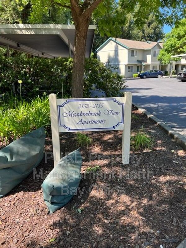 Foto principal - 2155 Meadowbrook Ct