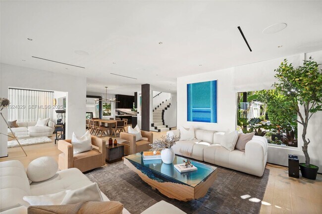 Building Photo - 244 W San Marino Dr