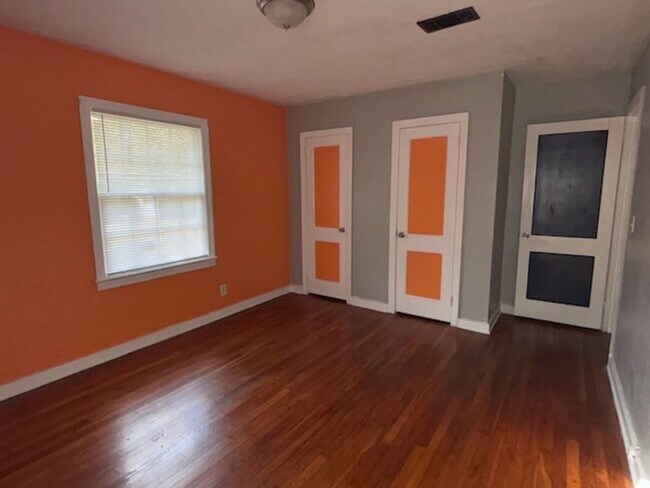 Foto del edificio - 3258 Meadow Ln