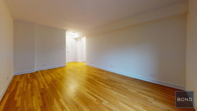 Foto del edificio - 305 W 13th St