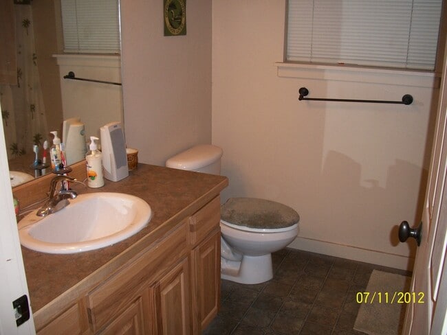 Building Photo - 3 Bedrooms 2 1/2 Bathroom Bozeman Townhouse - Great Location