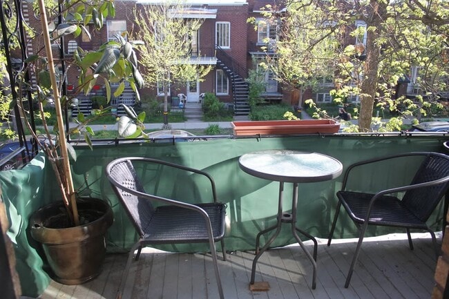 Photo du bâtiment - 6286 Av 1Re