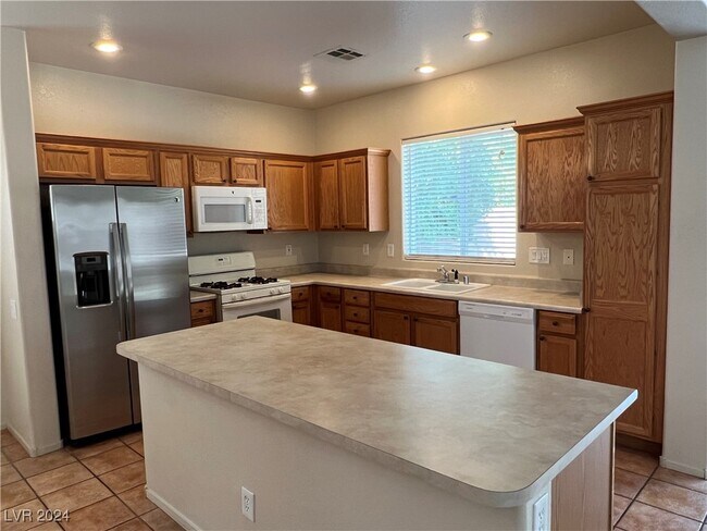 Building Photo - 11260 Woodland Violet Ave