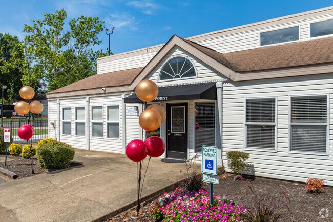 Building Photo - Annies Townhomes
