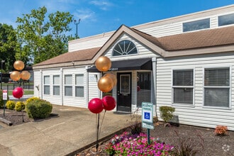 Building Photo - Annies Townhomes