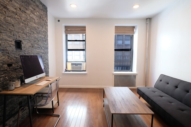 Building Photo - 318 W 36th St.