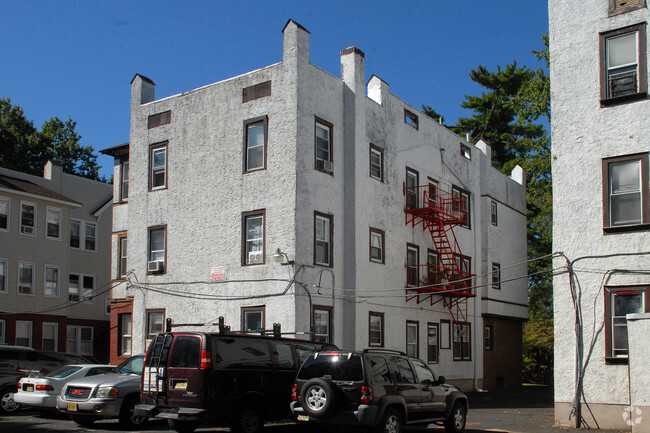 Building Photo - 701-711 Kensington Ave