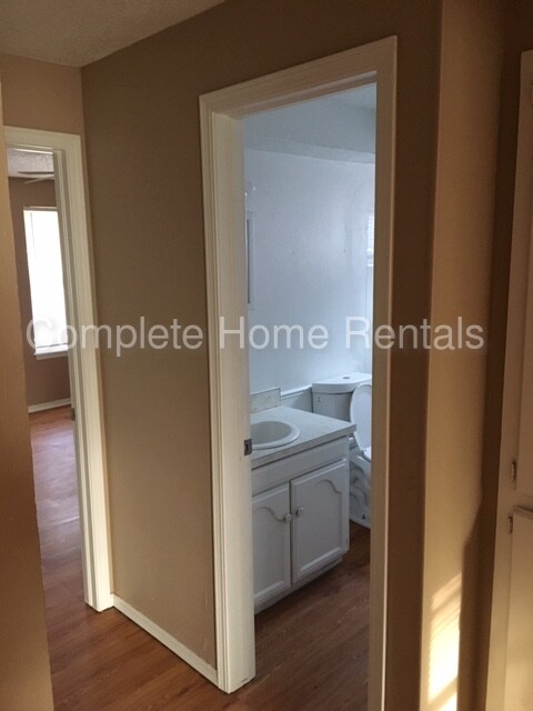 Foto del edificio - 5024 Creekwood Dr