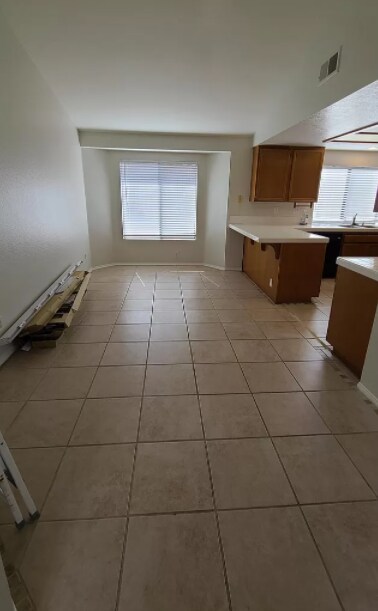 Building Photo - 3bed 3bath Available for Rent