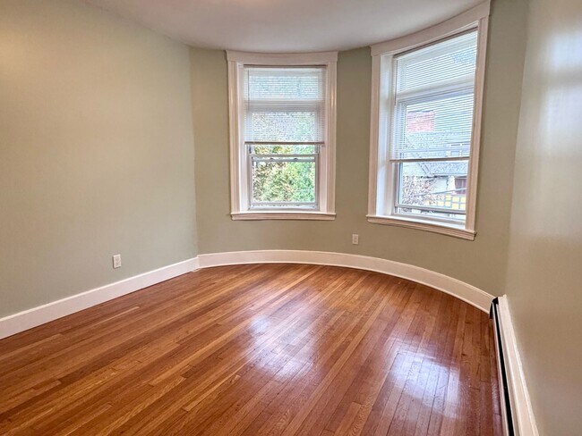 Foto del edificio - 2 BED WITH BALCONY IN BROOKLINE'S WASHINGTON SQUARE!! HT/HW INCLUDED!