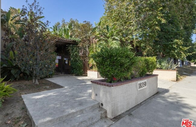 Building Photo - 18350 Hatteras St