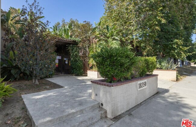Foto del edificio - 18350 Hatteras St