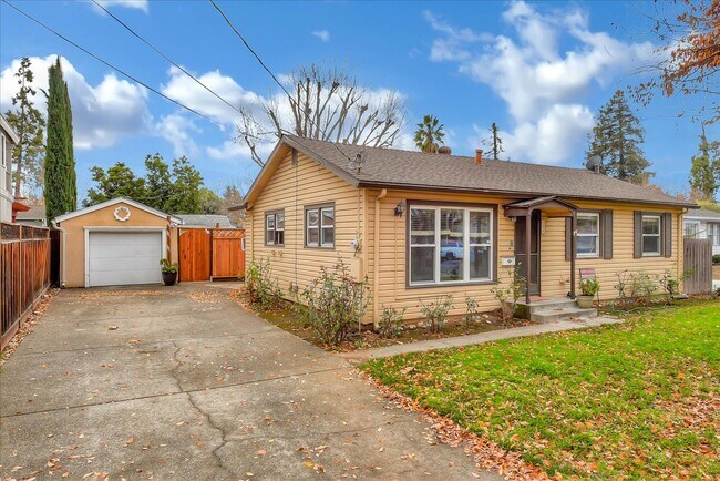 Building Photo - 880 Franquette Ave