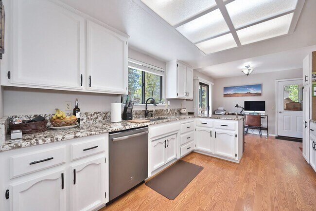 Building Photo - FOR RENT: Cozy Foresthill 3 bedroom 2 bath.