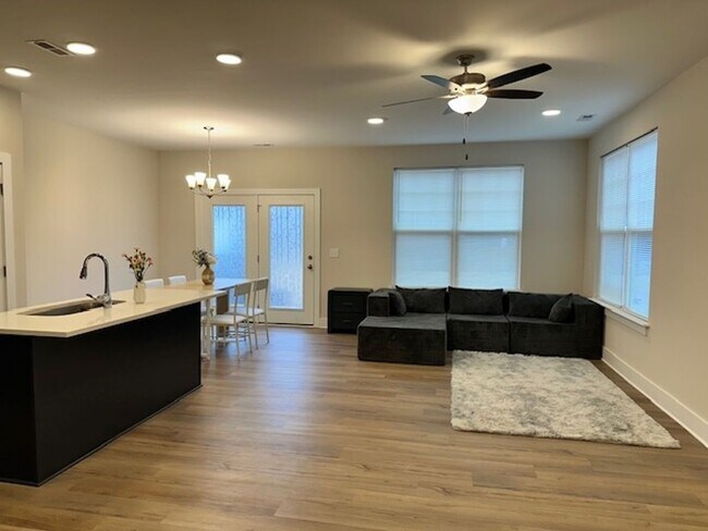 Foto del edificio - 816 Pryor St