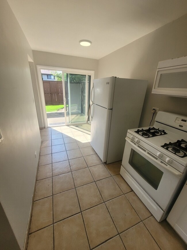 Building Photo - 2 Tower Ct