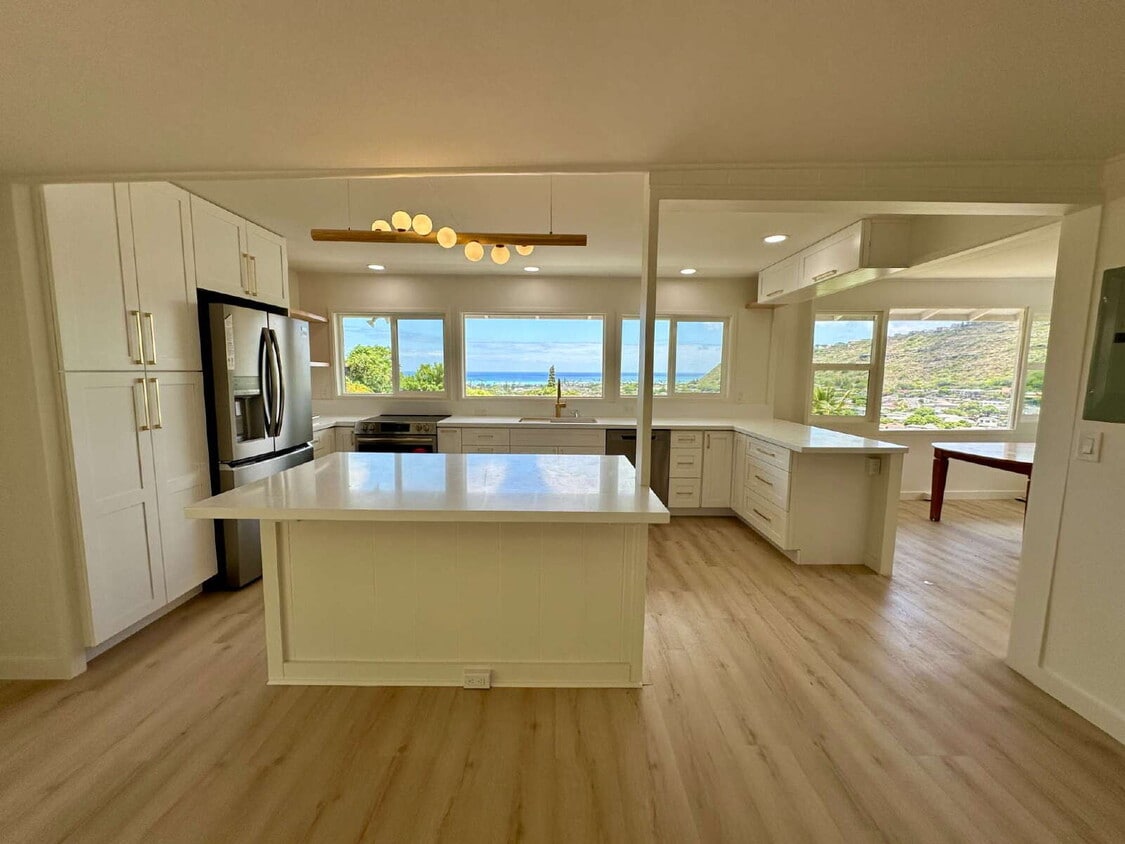 Renovated 3BR/2BA Home with Ocean Views – Aina Haina - Renovated 3BR/2BA Home with Ocean Views – Aina Haina