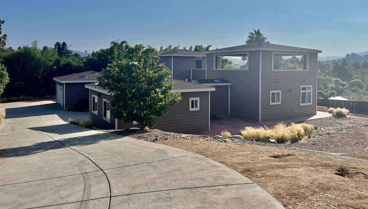 Primary Photo - 441 Rancho Santa Fe Rd