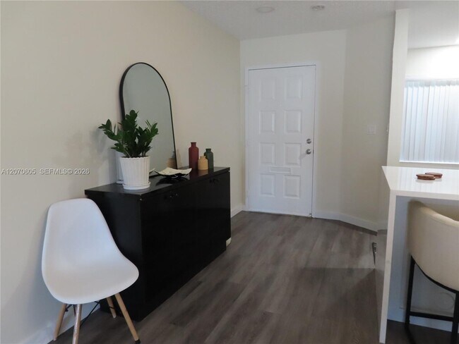 Foto del edificio - 4001 NW 90th Ave
